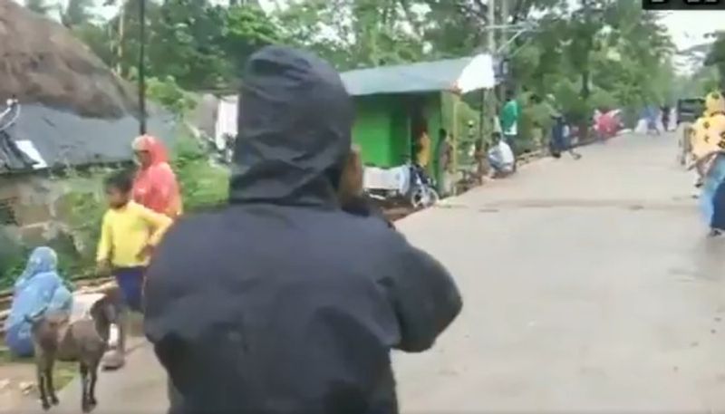 প্রাকৃতিক দুর্যোগ নিয়ে ইতিমধ্যেই স্থানীয় বাসিন্দাদের সচেতন করার কাজ শুরু করেছে ওড়িশা প্রশাসন। চাঁদিপুর আর বালিশ্বরে দুর্যোগের সময় স্থানীয়দের নিরাপদ আশ্রয় স্থল থাকার নির্দেশ দেওয়া হয়েছে।
