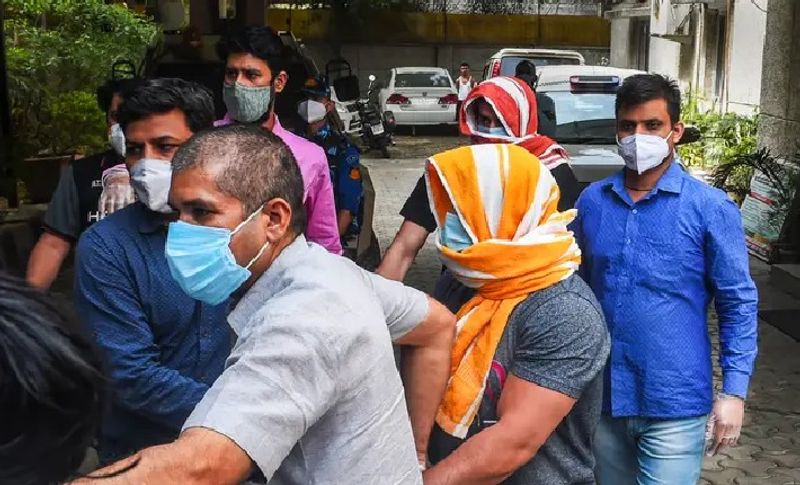 बताया जाता है कि इस पूरे हत्याकांड के पीछ की वजह दिल्ली के मॉडल टाउन के एम ब्लॉक का फ्लैट नंबर डी 10/6 है। जिसके चलते एक जुनियर रेसलर की हत्या हो गई। हालांकि बताया जाता है कि पहले पैसों के लेनदेन का मामूली विवाद था। सागर जिस फ्लैट में रहता था, वह सुशील कुमार की पत्नी के नाम पर है और सागर में इसमें किराए से रहता था। सुशील ने सागर से किराया मांगा, लेकिन सागर ने देने से मना कर दिया। फिर इसके बाद सुशील ने 4 मई रात के करीब 11 बजे अपने दोस्तों को बुलाकर उसकी लाठी-डंडों से पिटाई कर दी। बुरी तरह से सागर उसके साथी खून से लथपथ हो गए और सागर की हत्या कर दी।