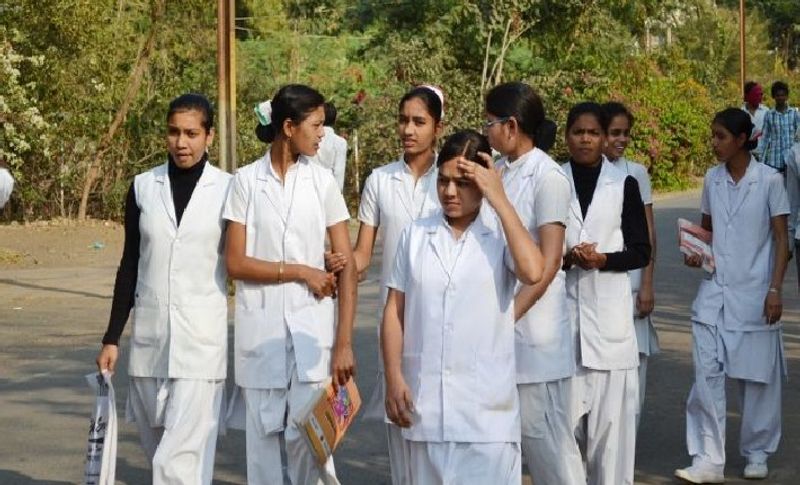 यह कर्मचारी है शामिल
बता दें कि इस हड़ताल में आयुष चिकित्सक, फार्मासिस्ट, लैब टेक्नीशियन, स्टाफ नर्स, एनएनएम, डाटा मैनेजर, डाटा एंट्री ऑपरेटर, टीबी कर्मचारी, बीसीएम, बीपीएम, सपोर्ट स्टॉफ,डेम, बेम, डीएचएस अकाउंटेंट सीएचओ, डीपीएमयू यूनिट, आईडीएसपी के कर्मचारी, एड्स समेत अन्य स्वास्थ्य कर्मचारी शामिल हैं।