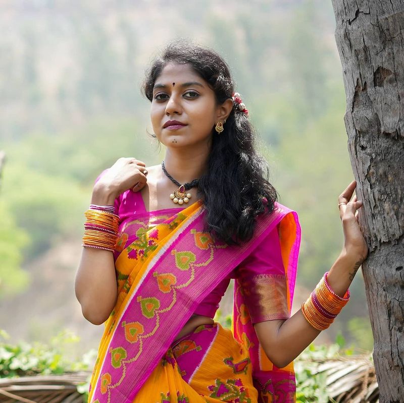 இதனை அடுத்து அவர் ஹைதராபாத் காவல் நிலையத்தில் உள்ள சைபர் கிரைமில் புகார் அளித்துள்ளார். 