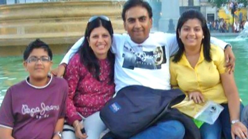 दिलीप जोशी ने एक इंटरव्यू में अपनी स्ट्रगलिंग लाइफ के बारे में बात करते हुए कहा था- मैंने बैकस्टेज आर्टिस्ट के तौर पर काम शुरू किया था। शुरुआत में कोई भी मुझे रोल देने के लिए तैयार नहीं था। मुझे हर एक रोल के महज 50 रुपए मिलते थे, लेकिन थिएटर करते रहने का जुनून था, जिसकी बदौलत आज मैं यहां हूं।
