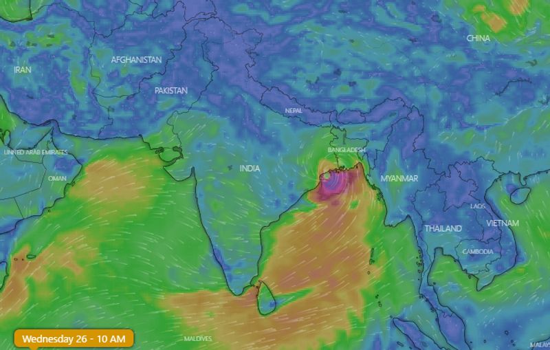 യാസ് ചുഴലിക്കാറ്റിനെ തുടര്ന്ന് പശ്ചിമ ബംഗാളിലെ ദുർബല സ്ഥലങ്ങളിൽ നിന്ന് 11.5 ലക്ഷം പേരെ മാറ്റിപ്പാർപ്പിച്ചതായി മുഖ്യമന്ത്രി മമത ബാനർജി അറിയിച്ചു.