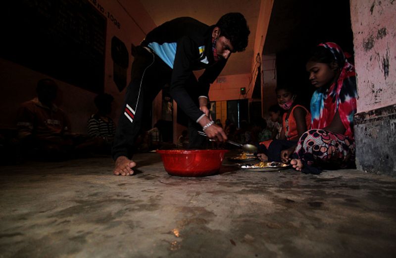 ടൌട്ടെ ചുഴലിക്കാറ്റ് ഇന്ത്യയുടെ പടിഞ്ഞാറന് തീരത്ത് നാശനഷ്ടം വിതച്ചതിന് തൊട്ട് പിന്നാലെയാണ് ഇന്തയുടെ വടക്ക് കിഴക്കന് തീരത്ത് യാസ് ചുഴലിക്കാറ്റ് രൂപം കൊണ്ടത്.