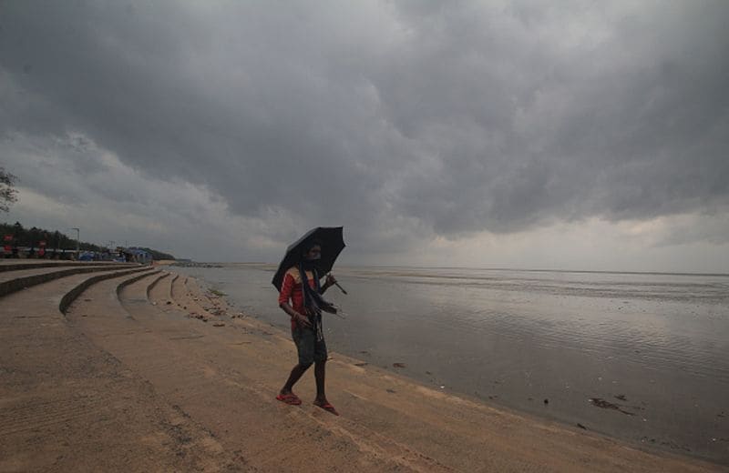 മത്സ്യത്തൊഴിലാളികൾ ബോട്ടുകൾ സുരക്ഷിതമായി മാറ്റി. ഗർഭിണികളായ സ്ത്രീകളെയും കുട്ടികളെയും സർക്കാർ ആശുപത്രികളിലേക്ക് മാറ്റിപ്പാര്പ്പിച്ചു.