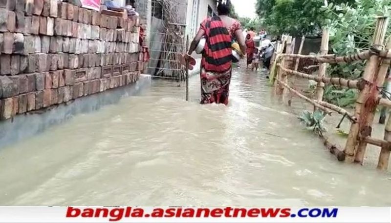 পূর্ব মেদিনীপুরে ৫১টি বাঁধ ভেঙেছে। দীঘা, শঙ্করপুর, তাজপুর স্টেশন ক্ষতিগ্রস্থ হয়েছে।