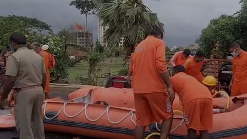 तूफान प्रभावित इलाकों में NDRF की टीम लगातार गश्त कर रही है। लोगों को सुरक्षित निकाला जा रहा है।