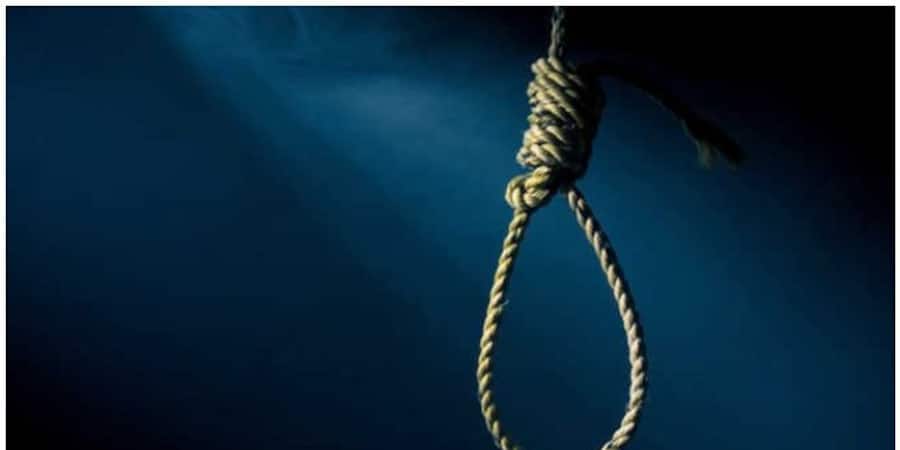 fourteen year old girl hanged in a rented house in vadakara