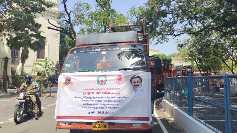 Chief Minister flagged off the vehicles carrying oxygen cylinders  to be used in 18  Districts for Corona treatment