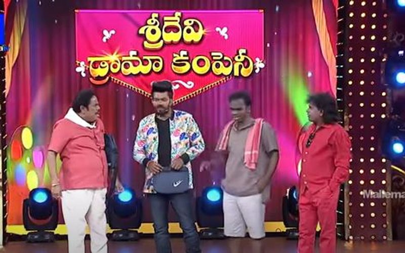 దీంతో తన బ్రదర్స్తో పాటు సుడిగాలి సుధీర్ కూడా షాక్ అయ్యాడు. నేను బావనేంటండి. ఏం మాట్లాడుతున్నారండీ అంటూ ఆశ్చర్యాన్ని వ్యక్తం చేశాడు.