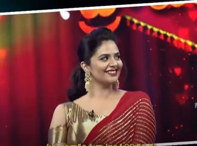 దీనికి శ్రీముఖి క్యూట్గా సైగలతో, తన బాడీతో ఆయన్ని మరింతగా రెచ్చగొట్టింది. నెమ్మదిగా టచ్ ఇస్తూ కైపేక్కించింది.