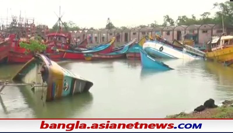 একই ছবি ছিল ওড়িশায়। সেখানে ঝড়ে লন্ডভন্ড বিস্তীর্ণ এলাকায়। একের পর এক মাছ ধরার ট্রলার উল্টে রয়েছে বাঁধা অবস্থায়।