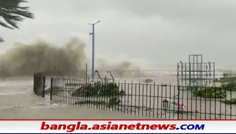ওড়িশা ও বাংলা উদ্ধার কাজে নেমেছে বিপর্যয় মোকাবিলা বাহিনী। উদ্ধার কাজে শুরু করেছিল উপকূল রক্ষী বাহিনীও।ঝড়ের কারণে দুটি রাজ্যেই দীর্ঘক্ষণ বন্ধ উড়ান পরিষেবা।