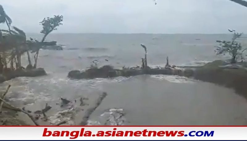 পশ্চিমবঙ্গের সুন্দরবনেও যথেষ্ট প্রভাব পড়েথে প্রাকৃতিক দুর্যোগের। একের পর এক নদীবাঁধ ভেঙে জল ঢুকতে শুরু করেছে গ্রামে। ভেঙে গেছে মাটির বাড়ি। উপকূলবর্তী এলাকার বাসিন্দাদের সরিয়ে নিয়ে যাওয়া হয়েছে নিরাপদ স্থানে।