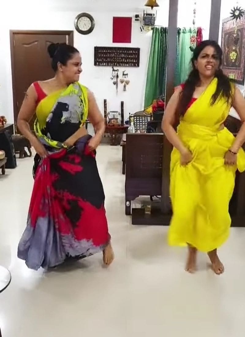 ఇక ఎవరు ఏమి చేసినా విమర్శించే బ్యాచ్ సోషల్ మీడియాలో రెడీగా ఉంటుంది. ప్రగతి డాన్స్, జిమ్ వీడియోలపై కొందరు నెగిటివ్ కామెంట్స్ చేశారు. మీరు ఈ వయసులో ఏం సాధించాలని ఆ జిమ్ చేస్తున్నారని నెగిటివ్ కామెంట్స్ చేయడం జరిగింది.