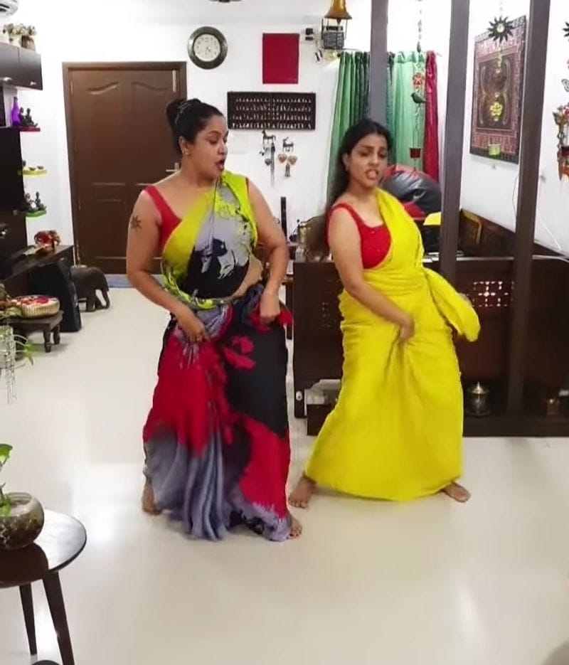 ఆమధ్య ప్రగతి చీర, స్లీవ్ లెస్ జాకెట్ ధరించి ఓ హాట్ సాంగ్ కి క్రేజీ స్టెప్స్ వేసి సంచలనానికి తెరలేపింది.