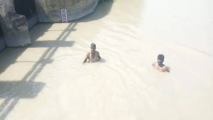tractor accidentally fell into the canals, driver missing in sultanabad tractor accidentally fell into the canals, driver missing in sultanabad