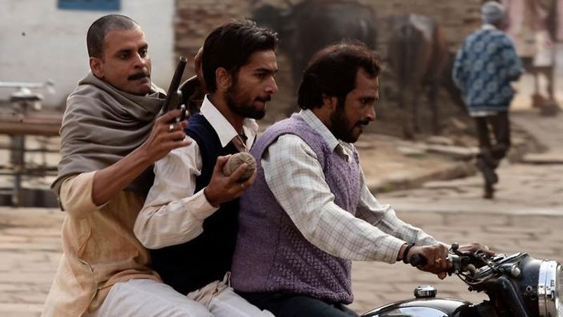 Gangs of Wasseypur was a dark comedy crime film starring an ensemble cast, featuring Manoj Bajpayee, Richa Chadda, Reema Sen, Piyush Mishra, Nawazuddin Siddiqui, Pankaj Tripathi, Huma Qureshi, and Tigmanshu Dhulia, among others. Based on the coal-mafia of Dhanbad and vengeance between three crime families, Gangs of Wasseypur was a cult hit of 2012. The ensemble cast of such talented actors couldn’t diminish the talent of Manoj Bajpayee who stood out as Sardar Khan in the film.