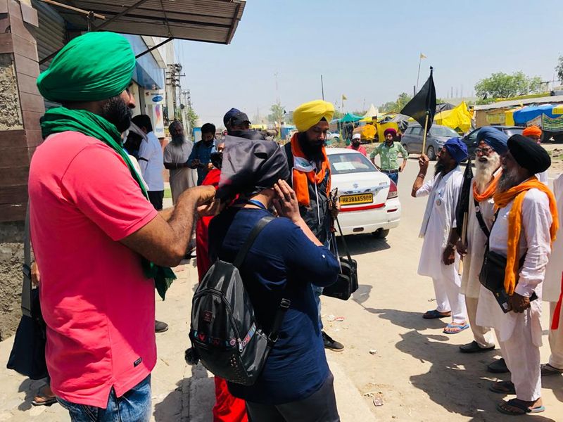 farmers protesters burning Modi governmens coffin