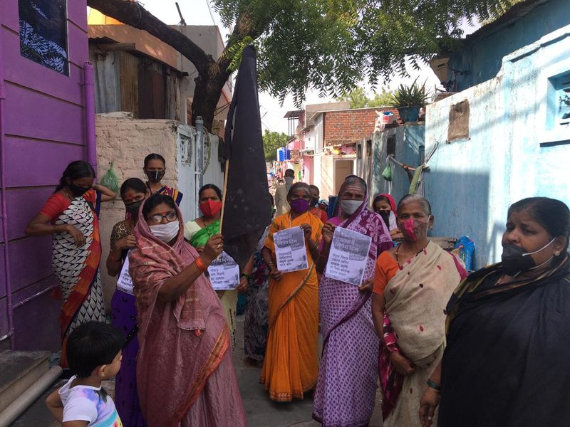 farmers protesters burning Modi governmens coffin