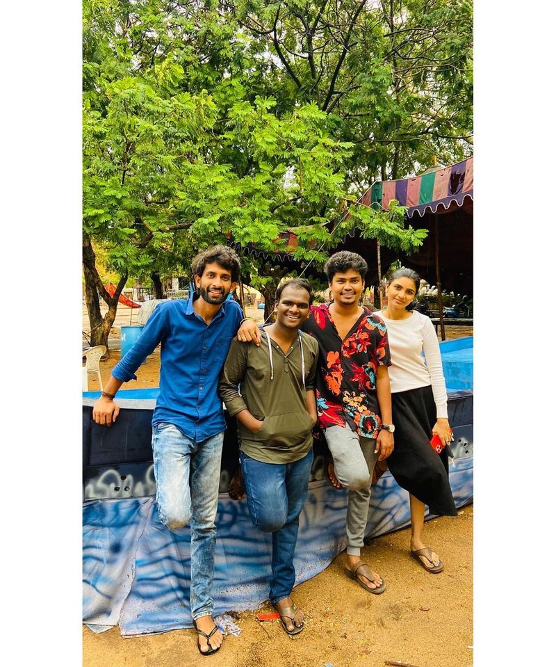 బిగ్ బాస్ షో కోసం జబర్దస్త్ అవినాష్ వదిలివేయగా, కెవ్వు కార్తీక్ మాత్రమే టీమ్ లీడర్ గా మిగిలారు. ఇక తాజా ఇంటర్వ్యూలో తన కెరీర్, రెమ్యూనరేషన్స్ గురించి మాట్లాడడం జరిగింది.