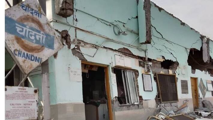 Pushpak Express passed at a speed of 110 KM, the railway station building collapsed asa Pushpak Express passed at a speed of 110 KM, the railway station building collapsed asa