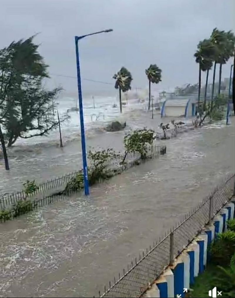 തീവ്ര ചുഴലിക്കാറ്റിൽ നിന്നും ശക്തി കുറഞ്ഞ ചുഴലിക്കാറ്റായി യാസ് പരിണമിക്കും. യാസ് ചുഴലിക്കാറ്റിനെ തുടര്ന്ന് ജാർഖണ്ഡിൽ ഇന്ന് കനത്ത മഴ പെയ്യും. പശ്ചിമ ബംഗാൾ, ഒഡീഷ സംസ്ഥാനങ്ങളിലും മഴ ലഭിക്കും.