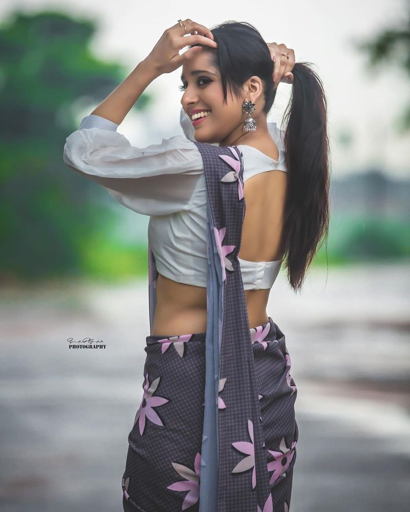 రష్మీ థ్రోబ్యాక్ గ్లామర్ ఫోటోలు.
