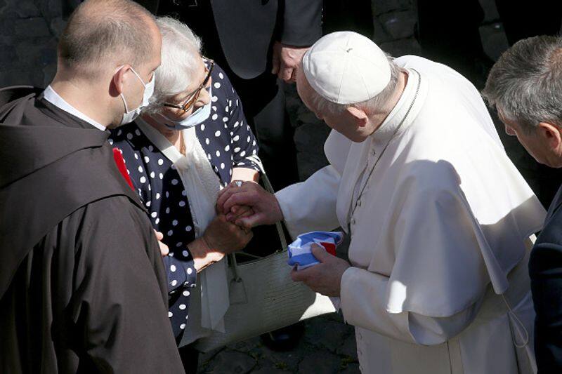Pope Francis kisses Holocaust survivors tattoo