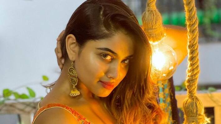 biggboss shivani jagamea thanthiram special rakida rakida hot pose biggboss shivani jagamea thanthiram special rakida rakida hot pose