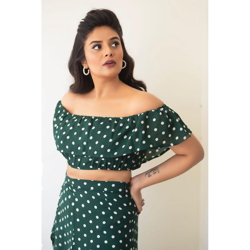 శ్రీముఖి యాంకర్గా టీవీల్లో ఎంత పాపులరో తెలిసిందే. తనదైన యాంకరింగ్తో షోలను రక్తి కట్టిస్తుంటుంది.
