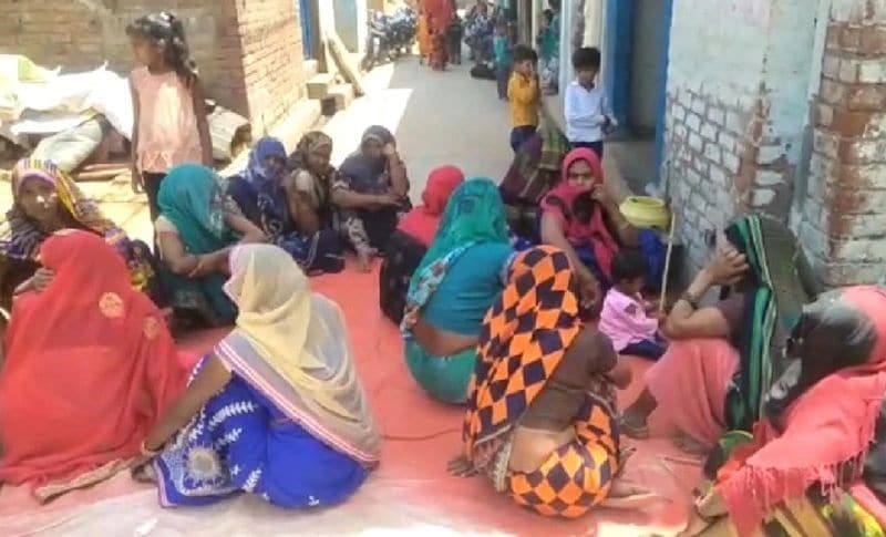 बता दें कि बड़ी बहन जो पहले दुल्हन बनी थी उसका शव घर में रखा रहा और उसकी छोटी बहन निशा ने इस दौरान सात फेरे लिए। निशी की सुबह किसी तरह विदाई की गई। इसके तुरंत बाद सुरभि की अर्थी उठाई गई और अंतिम संस्कार किया गया।
