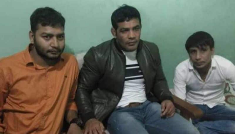 Chhatrasal Stadium murder case: Sushil Kumar's old picture with gangster Kala Jathedis brother emerges-ayh