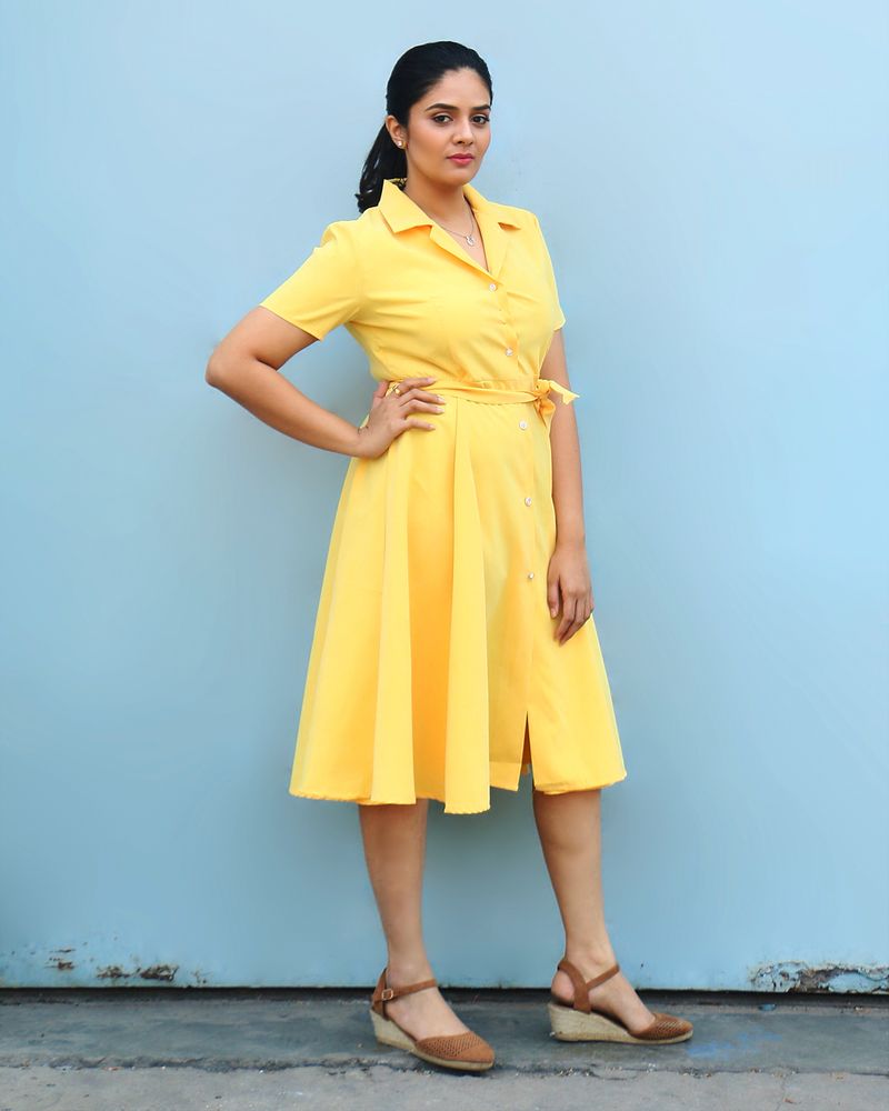 దీంతో తన వద్ద లవర్ పోస్ట్ ఖాళీగానే ఉందనే హింట్ ఇచ్చింది. ఎవ్వరైనా ట్రై చేసుకోవచ్చని సపరేట్గా చెప్పాల్సిన అవసరం లేదనుకుంటా.