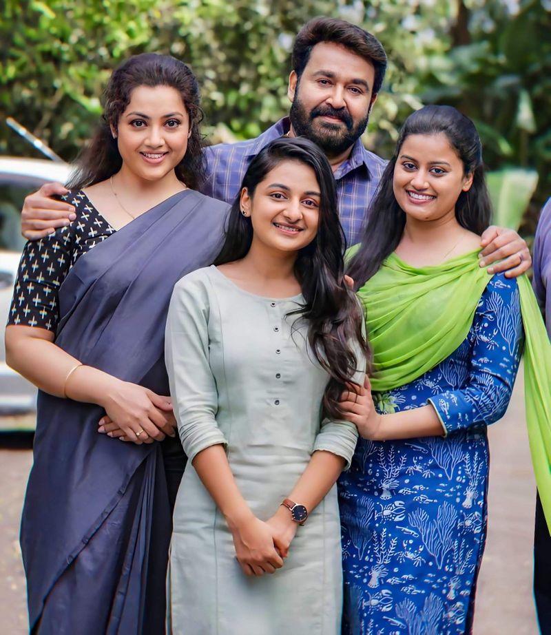 இந்நிலையில் தற்போது வெளியாகியுள்ள தகவலின் படி, பாபநாசம் படத்தின் முதல் பாகத்தை தயாரித்த நடிகை ஸ்ரீபிரியா, இரண்டாம் பாகத்தையும் தயாரிக்க முயற்சி எடுத்து வருவதாகவும், இதற்காக... நடிகர் கமல்ஹாசன் மற்றும் நடிகை மீனாவை அணுகியுள்ளதாக கூறப்படுகிறது.

