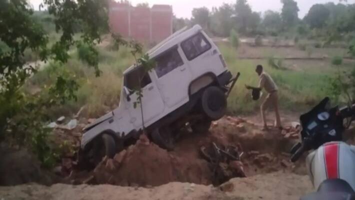 A horrific road accident in Unnao, 5 people died asa A horrific road accident in Unnao, 5 people died asa