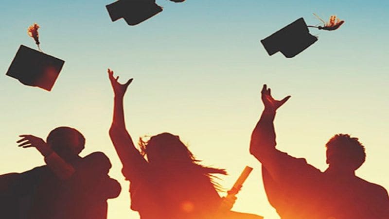 इस उपाय से मिल सकती है सफलता
वास्तु के अनुसार करियर में सफलता पाने के लिए घर में उत्तर दिशा की दीवार को नारंगी रंग से रंगवाना चाहिए। मान्यता है कि इससे कार्यक्षेत्र में सफलता के योग बनते हैं।