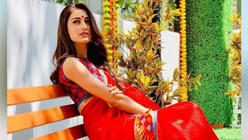 एरिका ने बताया था कि वह पहले बहुत गरीब थी, उनके परिवार की हालत अच्छी नहीं थी। उनके पिता को पहले हार्ट की प्रॉब्लम थी, फिर अचानक उन्हें तीसरा हार्ट अटैक आ गया और वो डेढ़ महीने कोमा में चले गए। पापा बीमार थे तब दो टाइम के खाने के लिए उनके पास पैसे नहीं हुआ करते थे। 