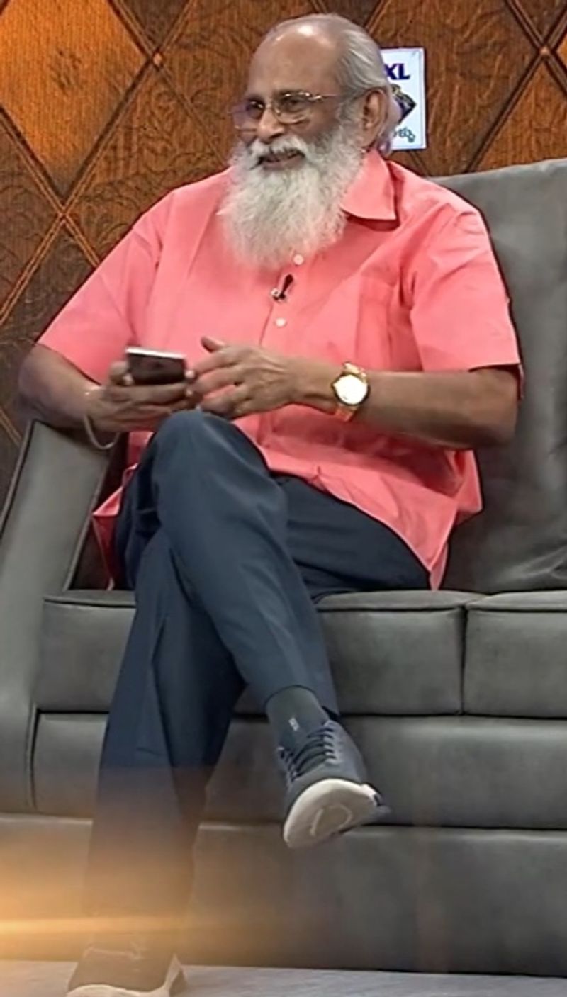 భజరంగీ భాయ్ జాన్ కథకు చిరంజీవి పసివాడి ప్రాణం మూవీతో పోల్చారు కదా అని ఆలీ అడుగగా.. పసివాడి ప్రాణం మూవీ అంటే నాకు చాలా ఇష్టం. చాలా సార్లు చూశాను కూడా. ఓ సారి మా కుటుంబ సభ్యులతో కలిసి చూస్తున్నప్పుడు ఈ కథ చాలా బాగుంది, కొట్టేద్దామా అన్నాడట ఆయన. భజరంగీ భాయ్ జాన్ కథకు ఆ సినిమా స్ఫూర్తి అని ఆయన ఒప్పుకున్నారు.