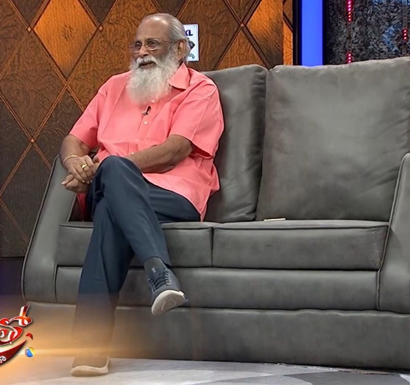 మీరు రైటర్ గా సక్సెసా లేక డైరెక్టర్ గా సక్సెసా అన్న ప్రశ్నకు. రైటర్ గానే సక్సెస్ అన్నారు విజయేంద్ర ప్రసాద్. డైరెక్టర్ గా ఎందుకు సక్సెస్ కాలేకపోయారని అడుగగా అది తెలిస్తే రెండు మూడు హిట్ సినిమాలు తీసేవాడిని అన్నారు.
