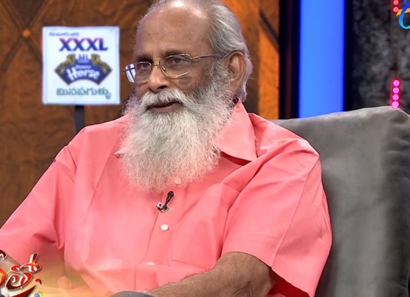 ఇక తన దర్శకత్వంలో వచ్చిన రాజన్న సినిమా చూసి మెచ్చకున్న కొడుకు రాజమౌళి, శ్రీవల్లి సినిమా చూసి మీకు దర్శకత్వం రాదని చెప్పాడని విజయేంద్ర ప్రసాద్ అన్నారు.