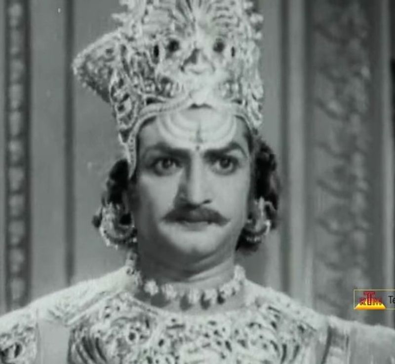 ఎన్టీఆర్(నందమూరి తారకరామారావు) అరుదైన, ఎప్పుడూ చూడని ఫోటోలు.