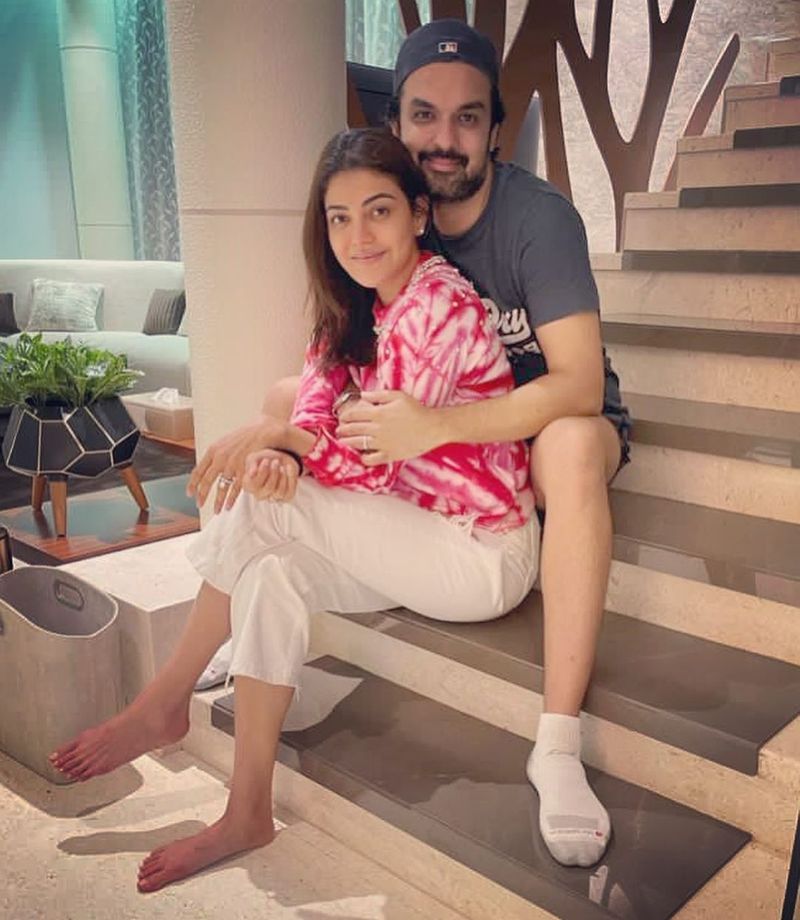 దాదాపు పదేళ్ల స్నేహం, ప్రేమ తరువాత మనసు పడి కోరుకున్నవాడిని కట్టుకున్న కాజల్ అతనితో అపరిమిత ప్రేమ బంధాన్ని కొనసాగిస్తూ ప్రతి క్షణం ఎంజాయ్ చేస్తున్నారు. వీరి సోషల్ మీడియా పోస్ట్స్ దీనికి రుజువని చెప్పవచ్చు.