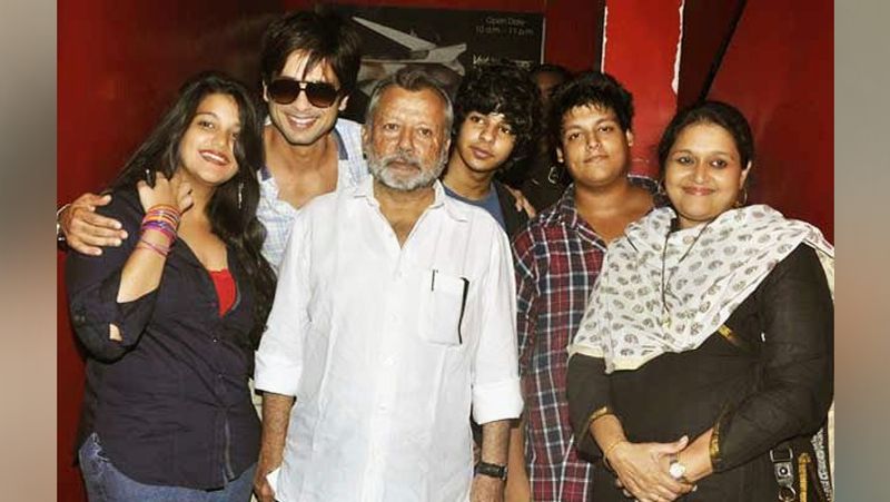फिल्मों के साथ वे परिवार का ध्यान भी बहुत अच्छे से रखते हैं। शाहिद भी अपने पिता से बहुत प्यार करते हैं, लेकिन एक रिपोर्ट के मुताबिक शाहिद को अपने पिता का गुस्सा करना बिल्कुल नहीं पसंद।