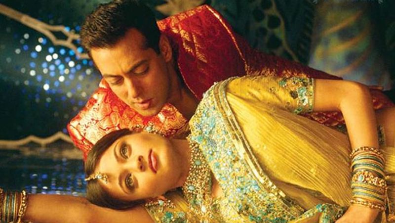 स्नेहा ने एक इंटरव्यू में बताया था- 'लकी' फिल्म को लेकर जब मैं सलमान खान से मिलने पहली बार उनके घर पहुंची तो उनके डॉग्स मुझे देखकर भोंकने लगे। मैं भी थोड़ी घबराई। सलमान के डॉग्स को लगा कि शायद ऐश्वर्या आई हैं। सलमान ने डॉग्स को कुछ कहा और उन्होंने भोंकना बंद कर दिया। सबको ऐसा लगता है कि मैं ऐश्वर्या जैसी दिखती हूं।