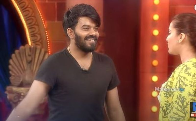 దీనికి నా బర్త్ డేకి ఇంత ఎందుకని తెలిపింది రష్మి. దీనికి అదిరిపోయే సమాధానమిచ్చాడు సుధీర్. `మీరు జస్ట్ బర్త్ డే అనుకుంటున్నారు. నేనేమో నాకోసమే పుట్టార`ని అనుకుంటున్నా అని తెలిపాడు.