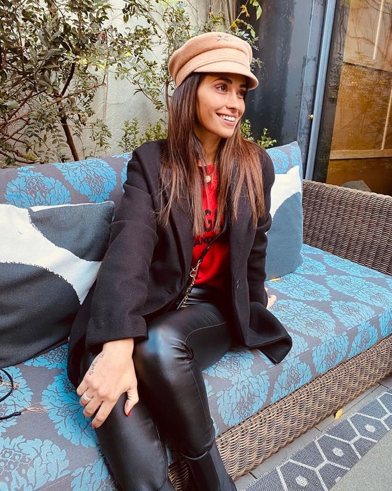 Notably, Antonela has a good fashionable body, while her smile seems to be a blessing for the world.