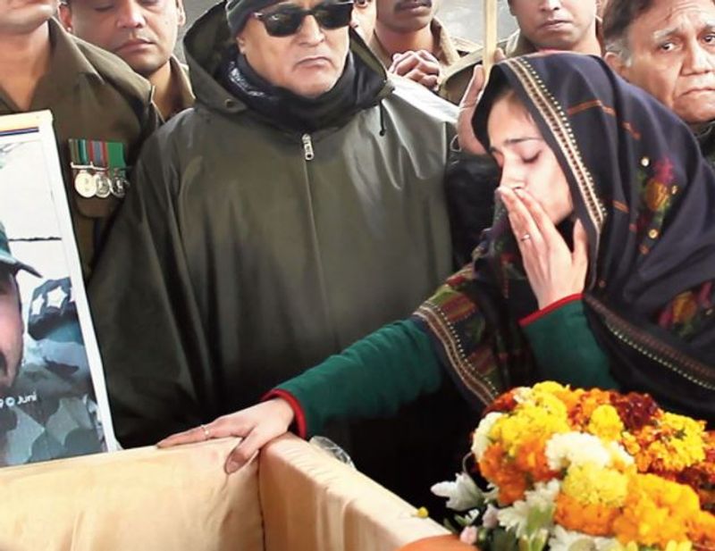 मल्टीनेशनल कंपनी की नौकरी छोड़ सेना में हुईं शामिल
नितिका ने सेना में शामिल होने के लिए मल्टीनेशनल कंपनी में एक अच्छी नौकरी छोड़ दी। पति की शहादत के बाद उन्होंने तय कर लिया था कि सेना में ही जाना है। 