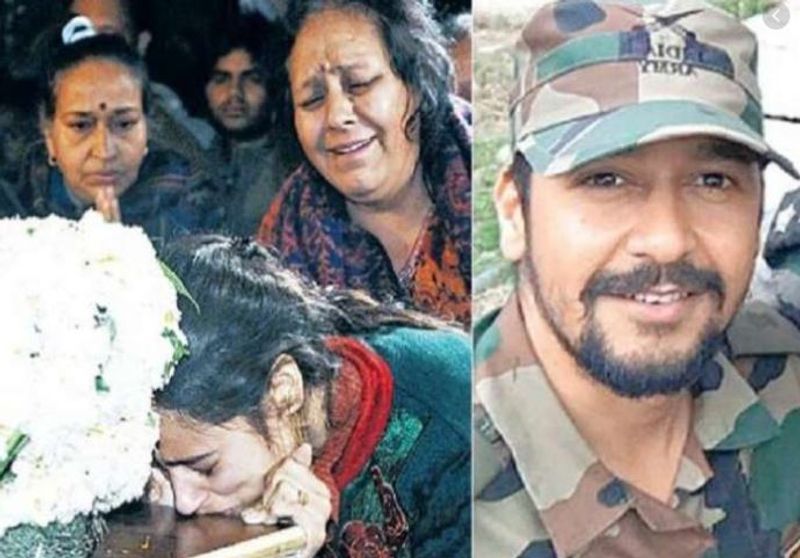 शादी के 9 महीने, फिर क्यों कहा कि 2 साल हुए
नितिका ने एक इंटरव्यू में बताया था कि इंटरव्यू बोर्ड ने मुझसे पूछा कि मेरी शादी को कितने साल हुए? मैंने कहा, 'दो साल'। उन्होंने कहा, 'लेकिन हमने सुना है कि आप दोनों की शादी को 9 महीने हो चुके थे। मैंने कहा, विभु यहां शारीरिक रूप से नहीं हैं लेकिन इसका मतलब यह नहीं है कि हमारी शादी खत्म हो गई है।