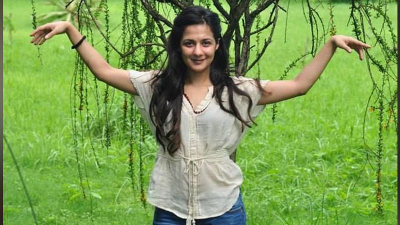 पूजा ने बताया था- आपको हंसाने के लिए लोगों की जरूरत है। लड़कियां हमेशा ऐसे लड़के से शादी करना चाहती हैं जो मजाकिया हो। लेकिन मजाकिया होने की जिम्मेदारी सिर्फ आदमी पर क्यों है? इसलिए मैं स्टैडअप कॉमेडियन बनी। मैंने वॉयसओवर भी किया। मैं एक कारपोरेट ट्रेनर भी हूं। मैंने इंडस्ट्रीयल साइकोलॉजी में मास्टर डिग्री ले रखी है।
