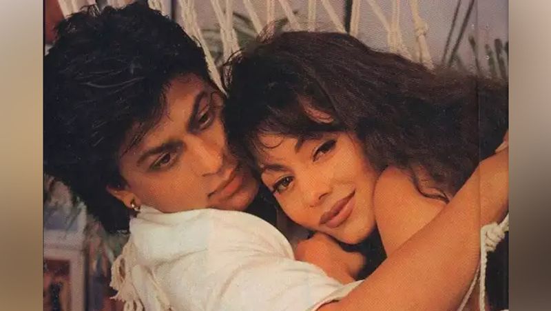 बता दें कि कपल ने तीन बार शादी की थी। कई मीडिया रिपोर्ट्स के मुताबिक पहले कोर्ट मैरिज की। इसके बाद दोनों का निकाह हुआ। फिर हिंदू रीति-रिवाज से शादी हुई। आपको बता दें कि शाहरुख ने गौरी से वादा किया था कि शादी के बाद वे उन्हें पेरिस लेकर जाएंगे और एफिल टॉवर दिखाएंगे। हालांकि, शाहरुखा ने गौरी से किया ये वादा दरअसल झूठ था।